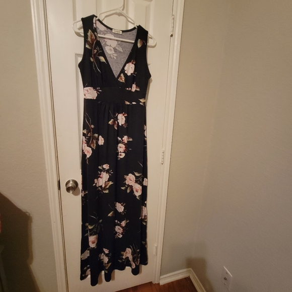 Loveappela black floral maxi dress - Picture 1 of 3